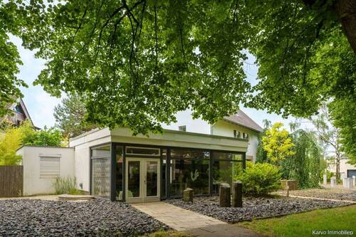 Atelier vor dem Haus - 
