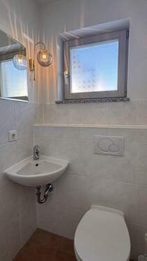 Gäste-WC. - 6 Zimmer Reihenmittelhaus in Grasbrunn