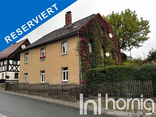 Hausansicht - Erschwingliches Haus wartet auf neue Eigentümer