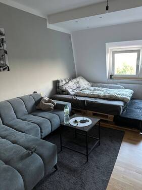 Schlaf -Wohnzimmer - 3 Zimmer Etagenwohnung zum Kaufen in Hannover