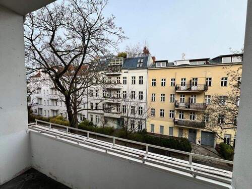 Wohnung_Balkonaussicht - ca. 4,70 m² Loggia zwischen Breitenbachplatz & Schloßstraße