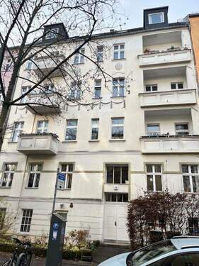 Haus_Vorderfassade_grade - 2 Zimmer Etagenwohnung zum Kaufen in Berlin