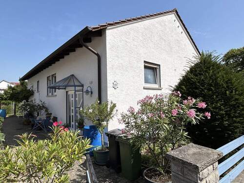 image00016 - Familienfreundliches Einfamilienhaus mit Garten, möglichem Wohnraum im Keller in Sausenheim