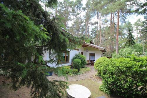 Hausansicht - Ein kleines Paradies im Grünen - 50.000,00&nbsp;EUR Kaufpreis, ca.&nbsp; 46,00&nbsp;m&sup2;&nbsp;Wohnfl&auml;che
