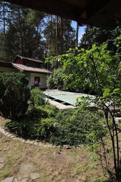 Blick zum Haus von der Sauna - 3 Zimmer Mehrfamilienhaus, Wohnhaus zum Kaufen in Zschpplin