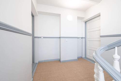 Treppenhaus Vorderhaus (7) - 2 Zimmer Etagenwohnung in Berlin