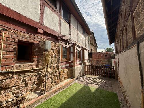 Wohnhaus und Scheune - 