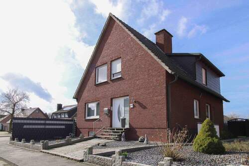 Außenansicht Haus - Mehr als ein Haus: Zwei Wohneinheiten, Gartenidylle & echtes Zukunftspotenzial