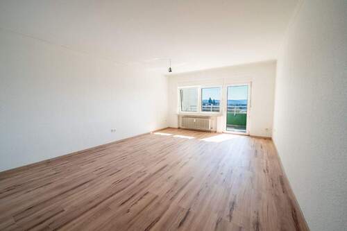 Wohnzimmer - 3 Zimmer Etagenwohnung zum Kaufen in Bretten