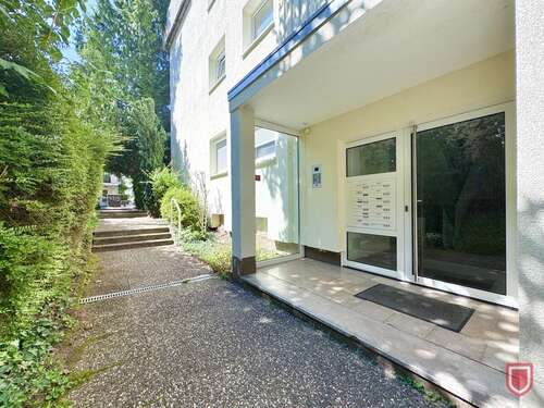 Hauseingangsbereich - Etagenwohnung mit 81,00 m² in Saarbrücken zum Kaufen