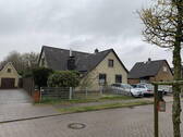 Ansicht Vorgarten - 6 Zimmer Mehrfamilienhaus, Wohnhaus zum Kaufen in Cuxhaven