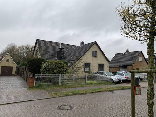 Ansicht Vorgarten - 6 Zimmer Mehrfamilienhaus, Wohnhaus zum Kaufen in Cuxhaven
