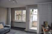 Wohnzimmer und Balkontüre - 3 Zimmer Etagenwohnung zur Miete in Nürnberg