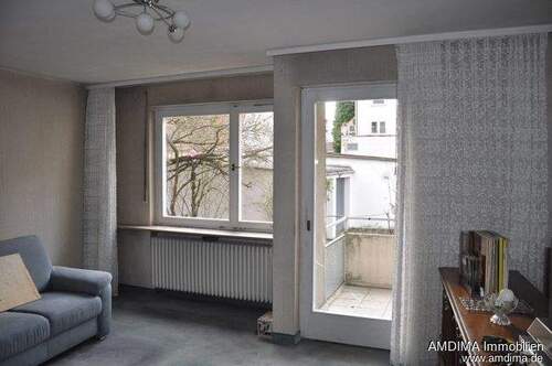 Wohnzimmer und Balkontüre - 3 Zimmer Etagenwohnung zur Miete in Nürnberg