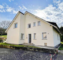 == Naturliebhaber aufgepasst! Solides ZFH inkl. möglichem Bauland == - Kalletal Erder