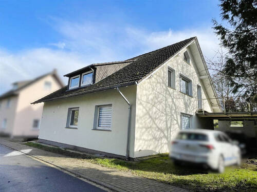 Vorderansicht - 8 Zimmer Mehrfamilienhaus, Wohnhaus zum Kaufen in Kalletal