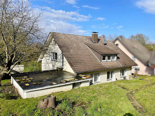 Gartenansicht - 8 Zimmer Mehrfamilienhaus, Wohnhaus in Kalletal