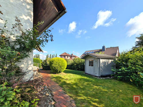Vorderer Garten mit Gartenhaus - 5 Zimmer Einfamilienhaus zum Kaufen in Vellmar / Obervellmar