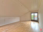 Schlafzimmer 1 mit Balkon - 