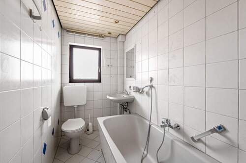 Bild 2 - 8 Zimmer Mehrfamilienhaus, Wohnhaus zum Kaufen in Kürnbach