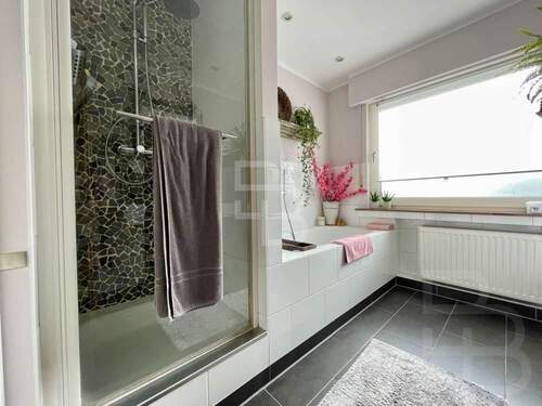 Dusche und Badewanne - Doppelhaushälfte mit 116,00 m² in Bergisch Gladbach zum Kaufen