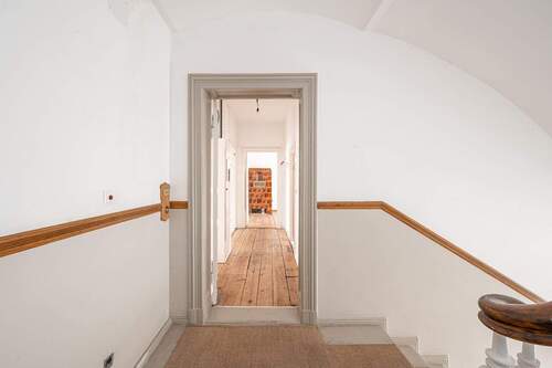 Kant116 WE9 Eingang - Unsanierte 4-Zi.-Wohnung mit 2 Balkonen - Ihr Zuhause in Charlottenburg