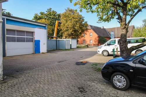 Parkplatz_Sicht_3 - Mehrfamilienhaus, Wohnhaus zum Kaufen in Schwülper