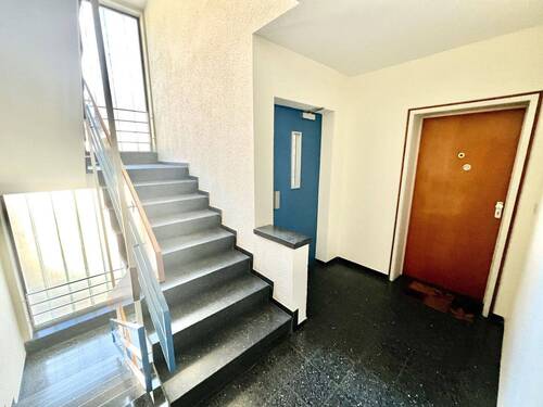 Treppenhaus/Aufzug - 
