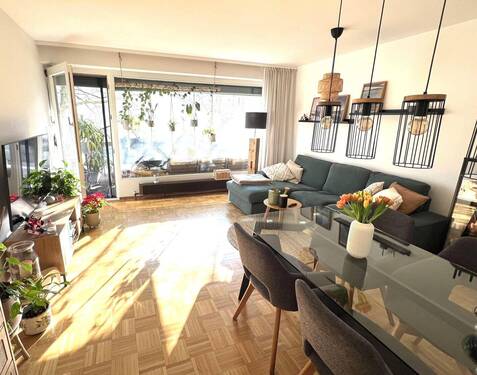 Wohnzimmer - 2 Zimmer Etagenwohnung in Karlsruhe