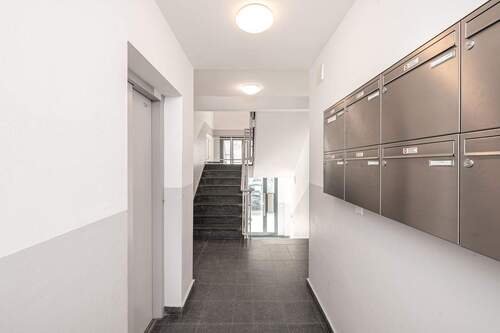 Wil13 Hausflur (3) - 2 Zimmer Etagenwohnung in Berlin