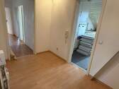Flur, Eingangsbereich - 3 Zimmer Etagenwohnung zum Kaufen in Tiefenbronn