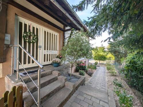 Eingangsbereich - 9 Zimmer Mehrfamilienhaus, Wohnhaus zum Kaufen in Münchhausen