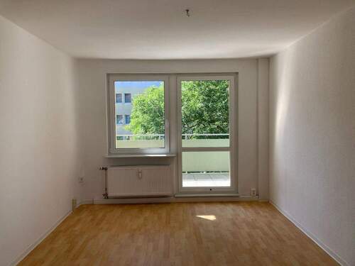 Wohnzimmer (Muster) - 2 Zimmer Etagenwohnung zur Miete in Gotha