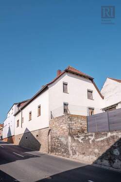 Außenansicht - Großzügiges Zweifamilienhaus im Ortskern von Rimpar