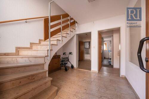 Eingangsbereich EG - Mehrfamilienhaus, Wohnhaus mit 187,00 m&sup2; in Rimpar zum Kaufen