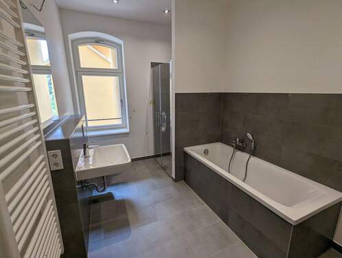 Badezimmer - Moderne 3-Zimmer-Wohnung oder ihre Möglichkeit für ein Geschäft im Zentrum von Borna