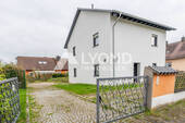 Große Zufahrt - Neubauflair trifft Wohnkomfort - Einfamilienhaus mit Gartenidylle