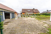 Große Zufahrt zur Garage - 4 Zimmer Einfamilienhaus in Uehlfeld