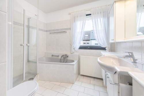 Großzügiges Vollbad - 