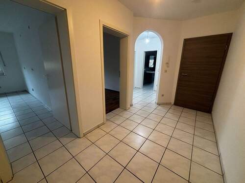 Flur 1.OG rechts WHG 4 - Etagenwohnung mit 91,60 m&sup2; in Paderborn zum Kaufen