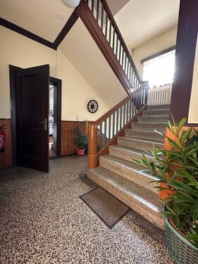 Flur EG - 7 Zimmer Mehrfamilienhaus, Wohnhaus zum Kaufen in Oppach