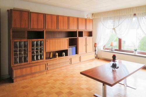 Wohnzimmer - 5 Zimmer Einfamilienhaus zum Kaufen in Schwaigern