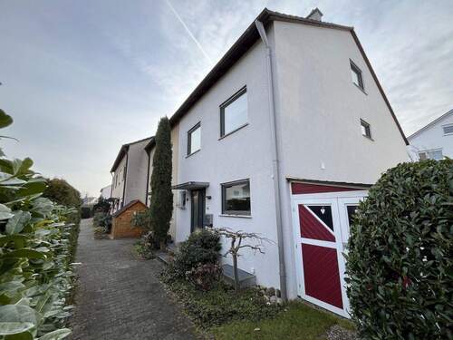 Hausansicht - 4 Zimmer Reihenendhaus in Stuttgart-Weilimdorf (Wolfbusch)