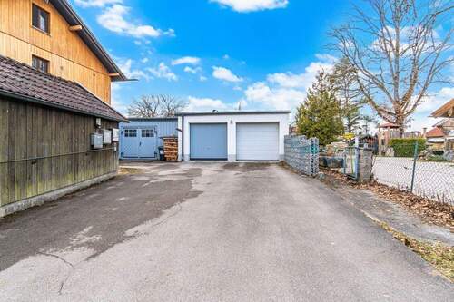 Garage mit Wallbox (rechts) - 