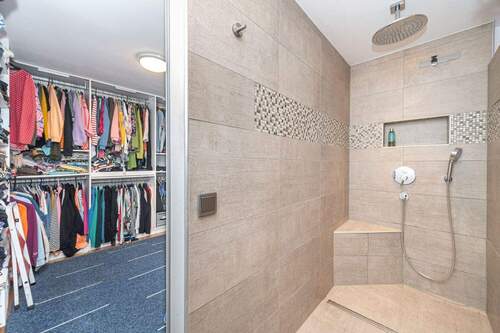 Blick ins Ankleidezimmer - 