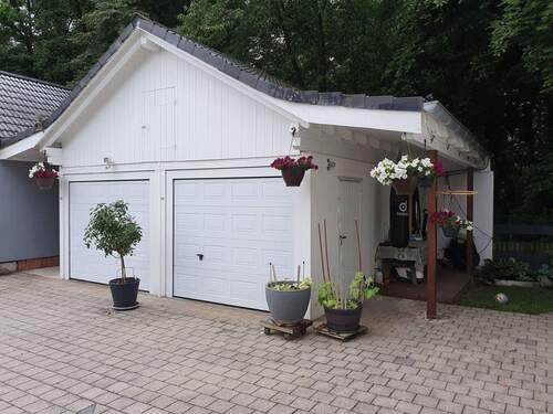 Garagen. - 4 Zimmer Mehrfamilienhaus, Wohnhaus in Waldkraiburg