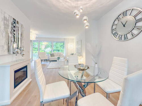 Blick ins Esszimmer - Reihenmittelhaus mit 145,30 m&sup2; in Hamburg zum Kaufen