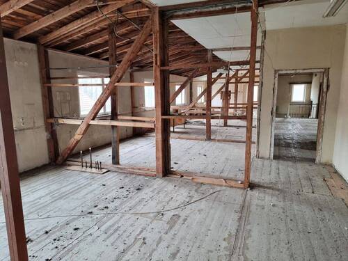 Dachgeschoss Vorderhaus - Mehrfamilienhaus, Wohnhaus mit 350,00 m&sup2; in Elstra zum Kaufen