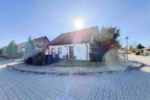 Vorderansicht Haus - Familienidylle in Steuden - Großzügiges Zuhause mit großem Garten und Kaminofen