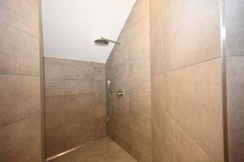 Dusche mit Regenbrause - 